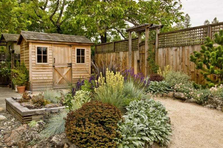 Log cabin-garden-spruce-outdoor area