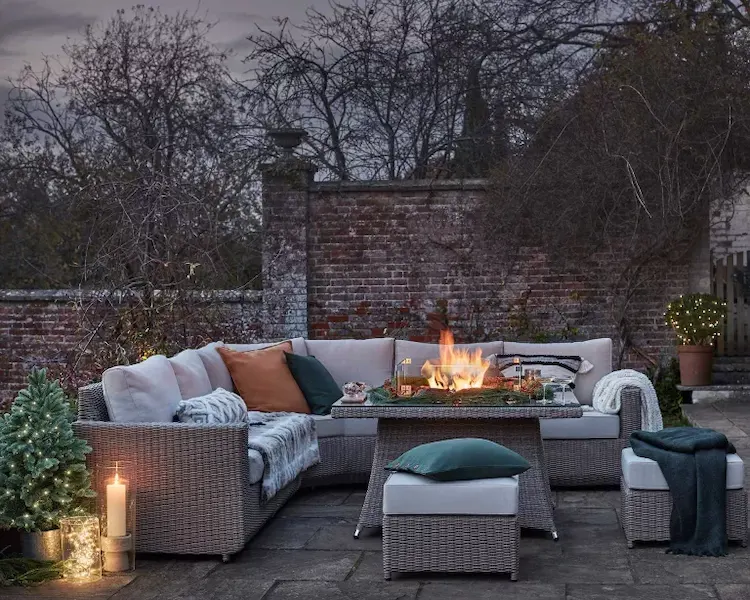 Create warmth and a cozy atmosphere outdoors on cold days through appropriate furnishings